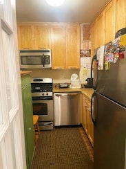 305 EAST 24TH STREET, 7Y